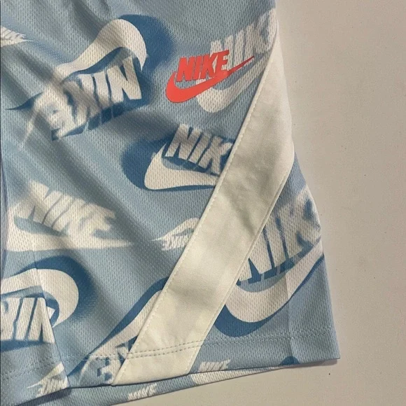 NEW! Nike 2-piece t-shirt and Nike logo shorts set. Size 7. BOYS. - Picture 4 of 9